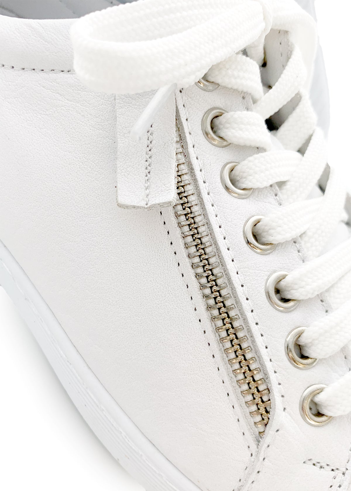 Low-top sneakers - white leather, zipper on the side, wide last