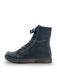 Winter ankle boots - black, brown sole