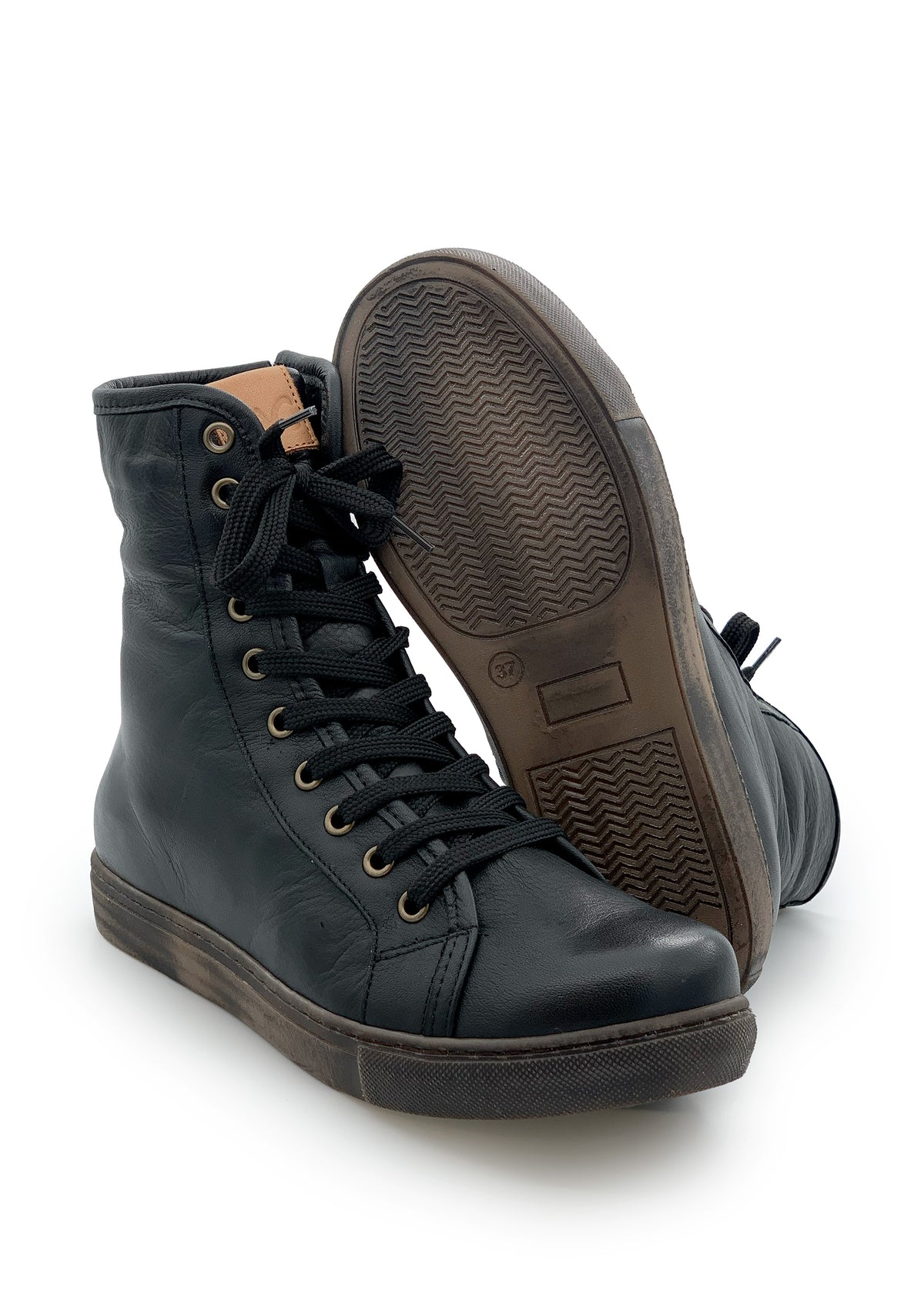 Winter ankle boots - black, brown sole
