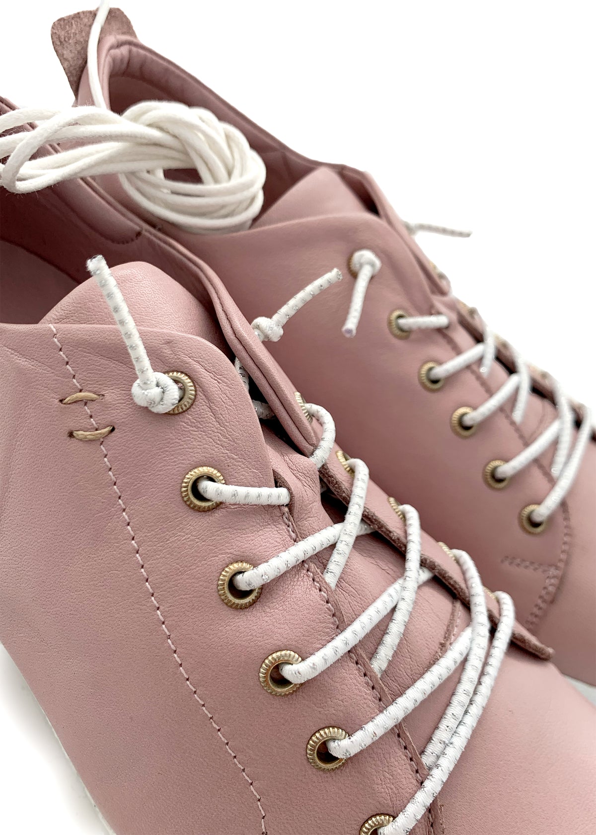 Låga sneakers - rosa läder, elastiska remmar