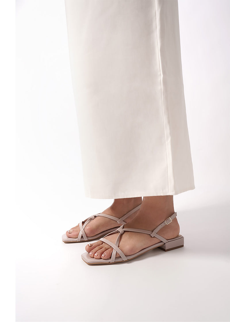 Sandals with thin laces - Vera, powder-tone leather