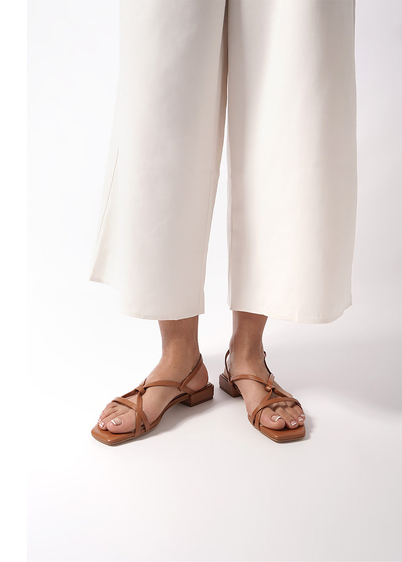 Sandaler med tunna snören - Vera, brunt läder