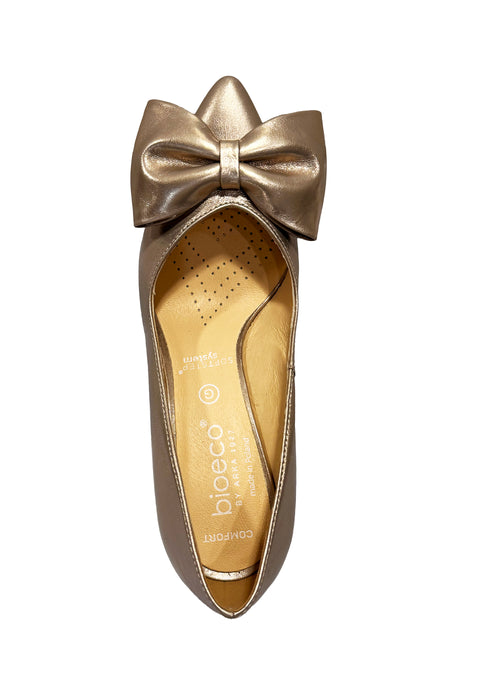 Korkokengät - kullansävyinen nahka, piikkikorko, rusetti