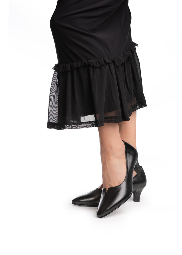 Pumps with low heel - black leather, v-cut