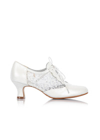 Elegant walking shoes with low heel - white leather, lace sides