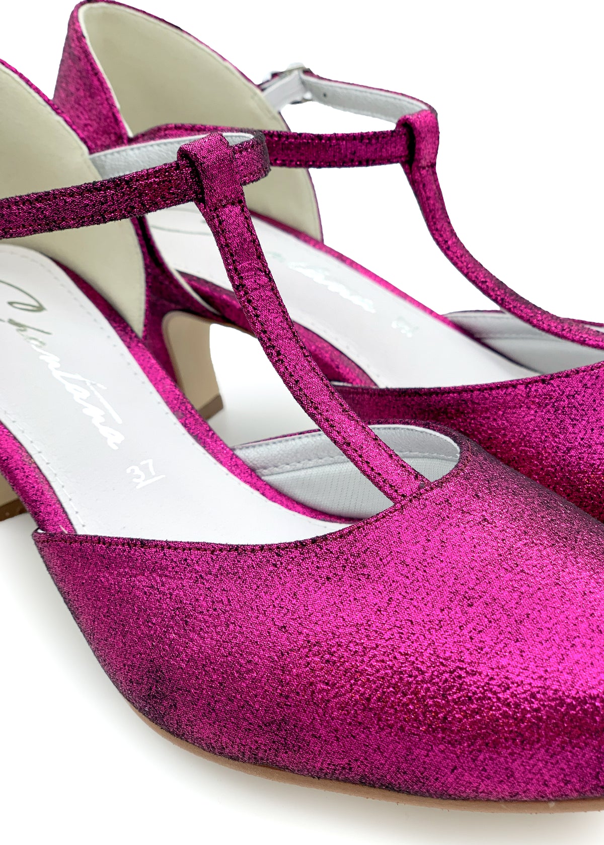 Open-toed shoes with ankle straps - sparkling pink