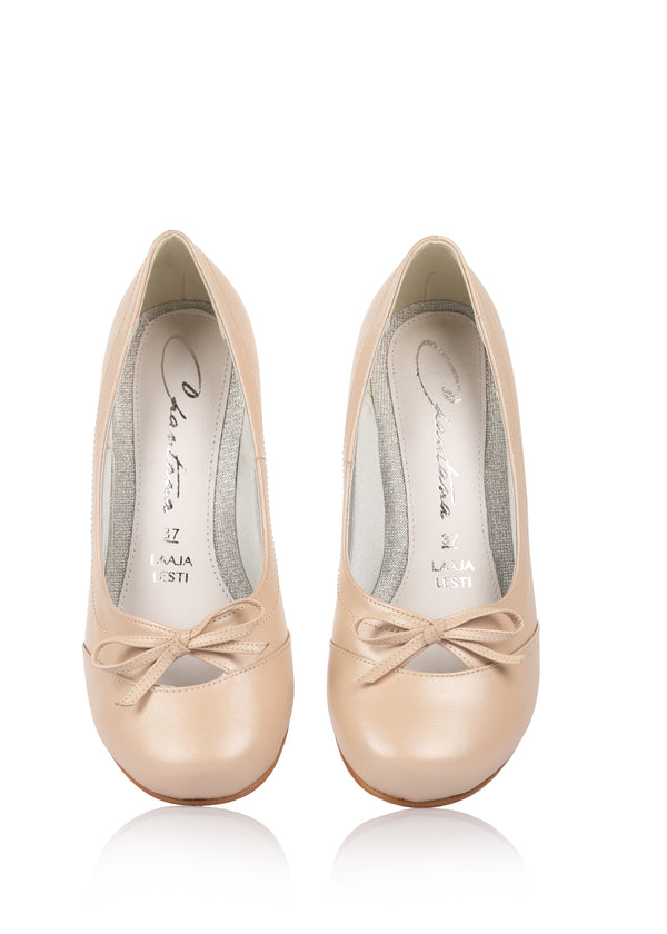 Pumps med rosett - nude läder, extra bred läst