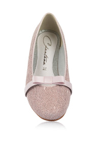 Open toe shoes with a low heel - pink glittering lace fabric, bow decoration