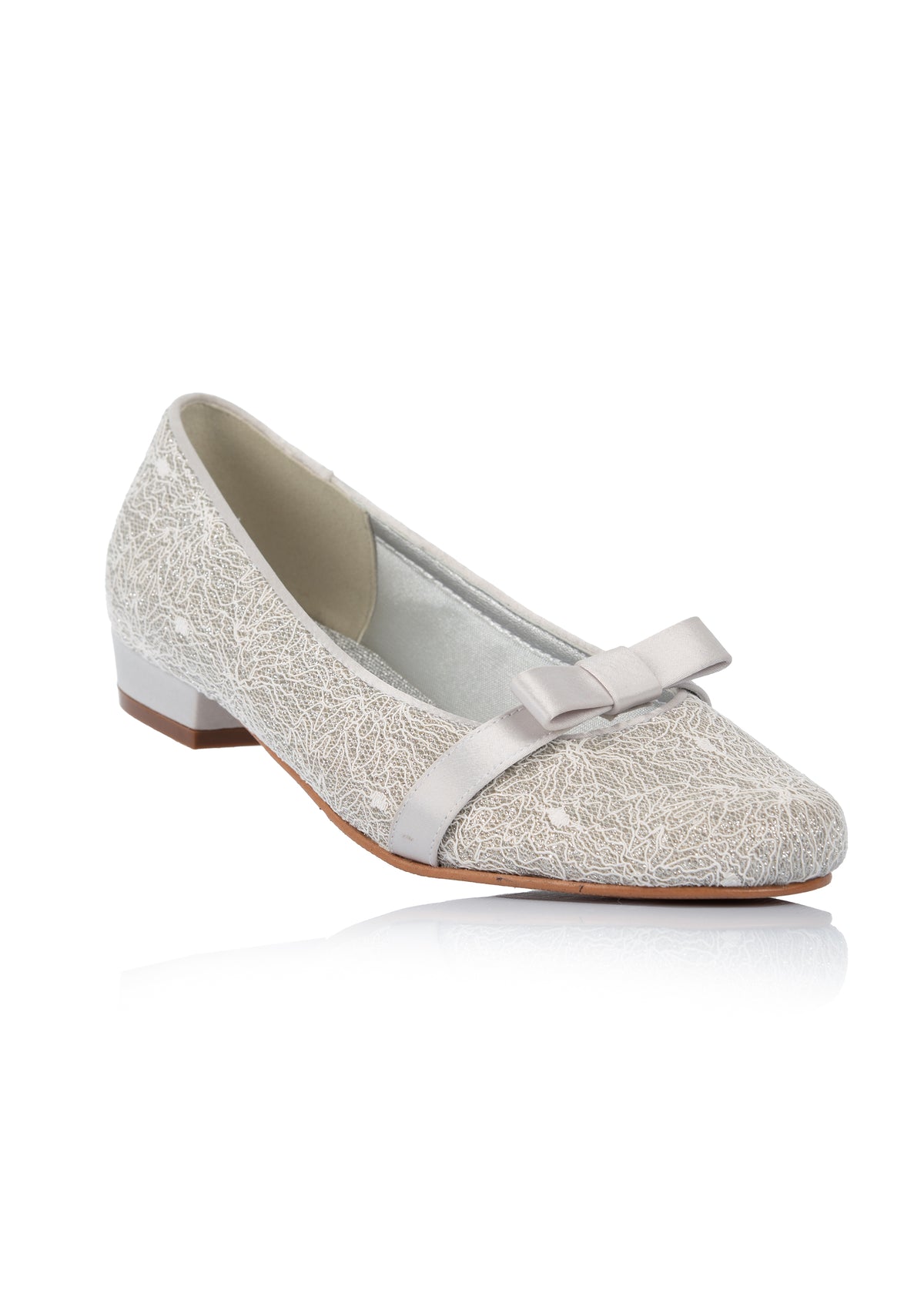 Open toe shoes with a low heel - silver-colored glittering lace fabric, bow decoration
