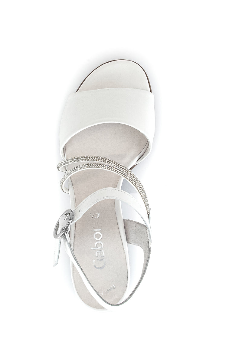 Festliga sandaler med dubbade klackar - vitt läder, silverband