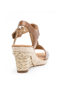 Sandals with a wedge heel - brown leather