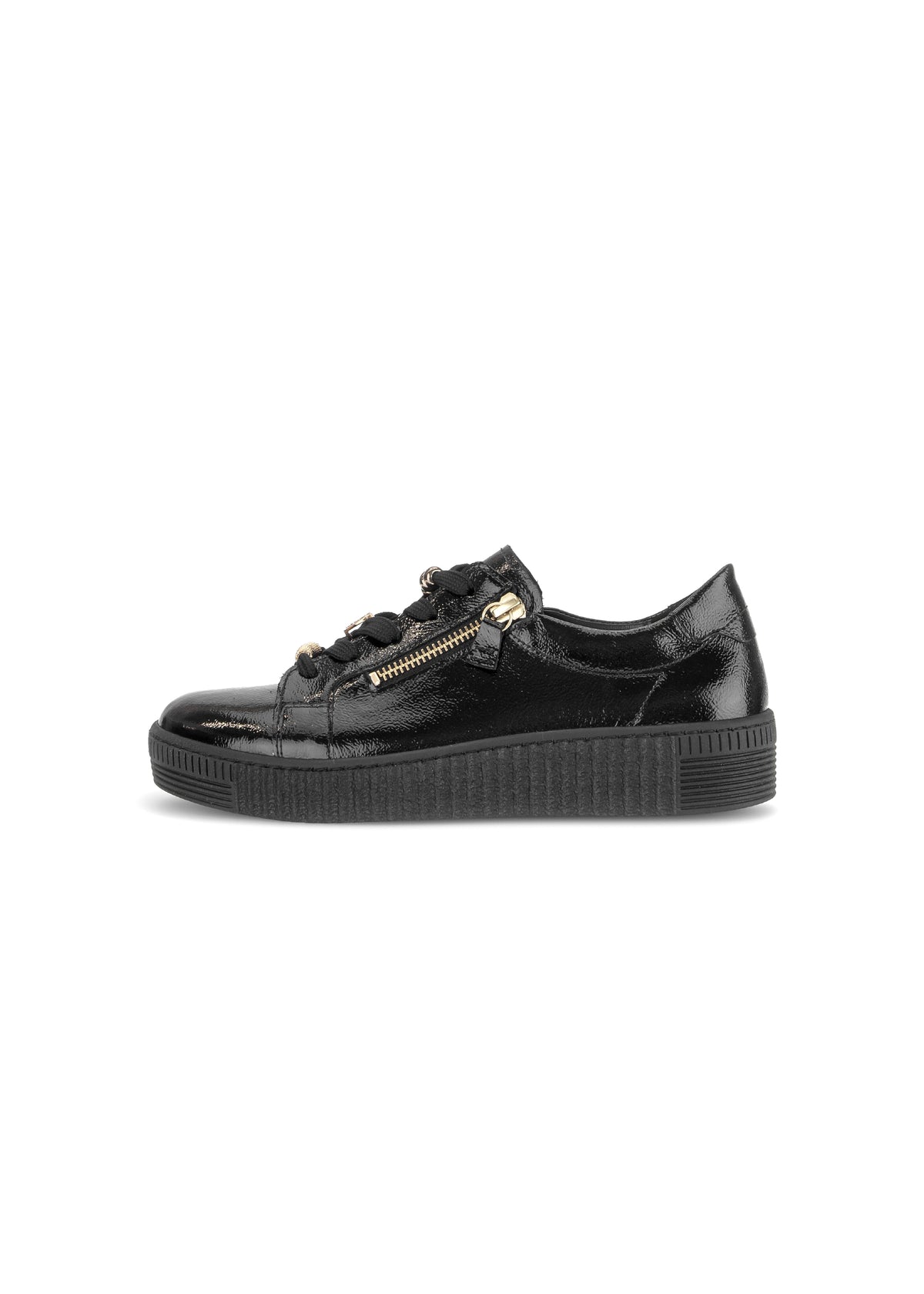 Sneakers med tjock sula – svart lackläder, guldfärgade detaljer