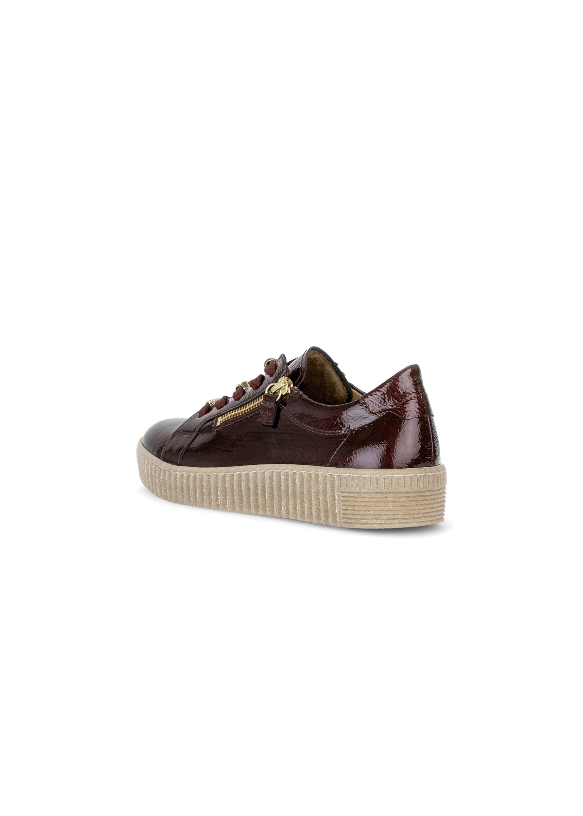 Sneakers med tjock sula – mörkrött lackläder, guldfärgade detaljer