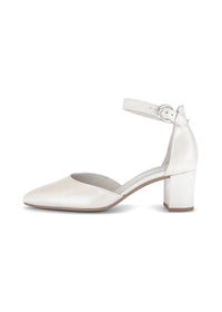 Sandaletter med klack - pärlvitt läder