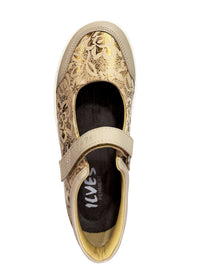 Ballerinat tarraremmillä - vaalea kullanhohtoinen kangas, kultakuviot, nahkakanttaukset, leveä lesti