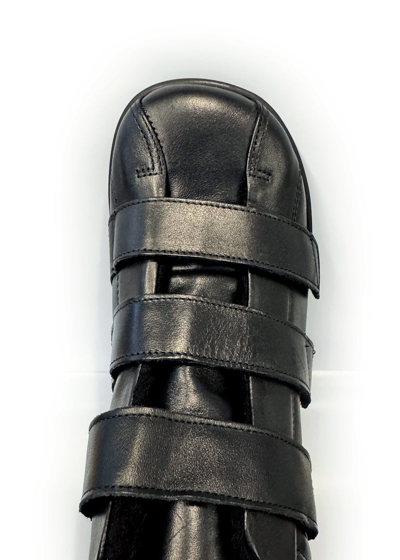 Terveyskenkänilkkurit tarroilla - musta nahka, erittäin leveä lesti