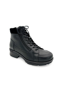 Nilkkurit pitävällä pohjalla - musta nahka, leveä lesti