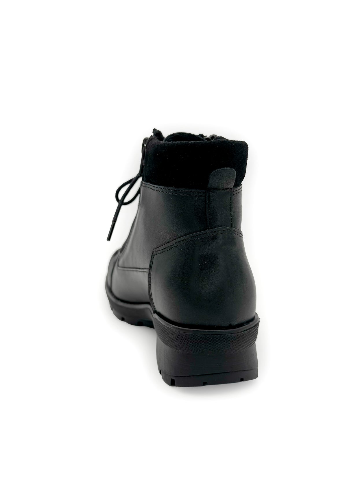 Nilkkurit pitävällä pohjalla - musta nahka, leveä lesti