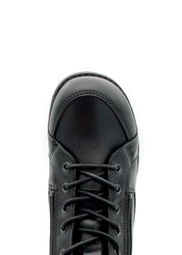 Nilkkurit pitävällä pohjalla - musta nahka, leveä lesti