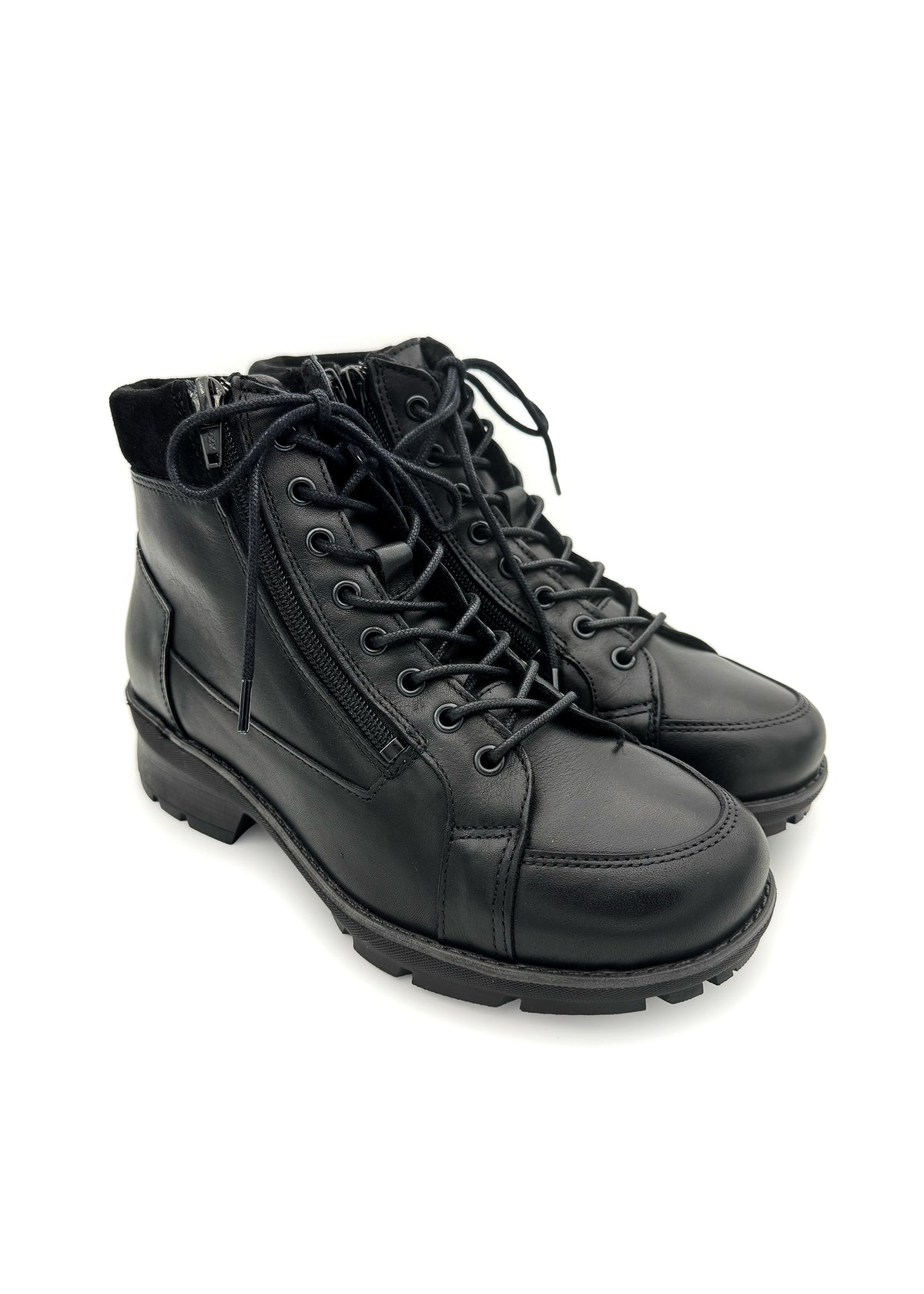 Nilkkurit pitävällä pohjalla - musta nahka, leveä lesti