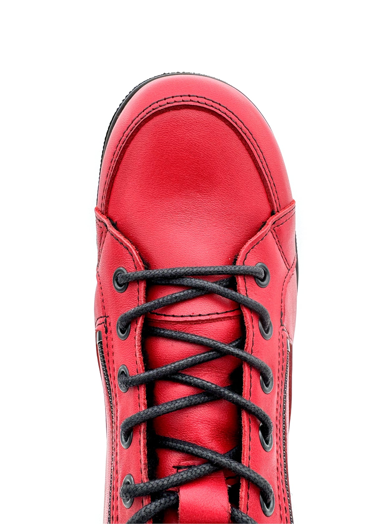 Nilkkurit pitävällä pohjalla - punainen nahka, leveä lesti