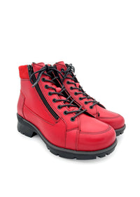 Nilkkurit pitävällä pohjalla - punainen nahka, leveä lesti