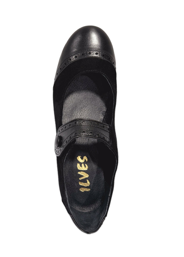 Pumps with Velcro strap - black leather, wide fit