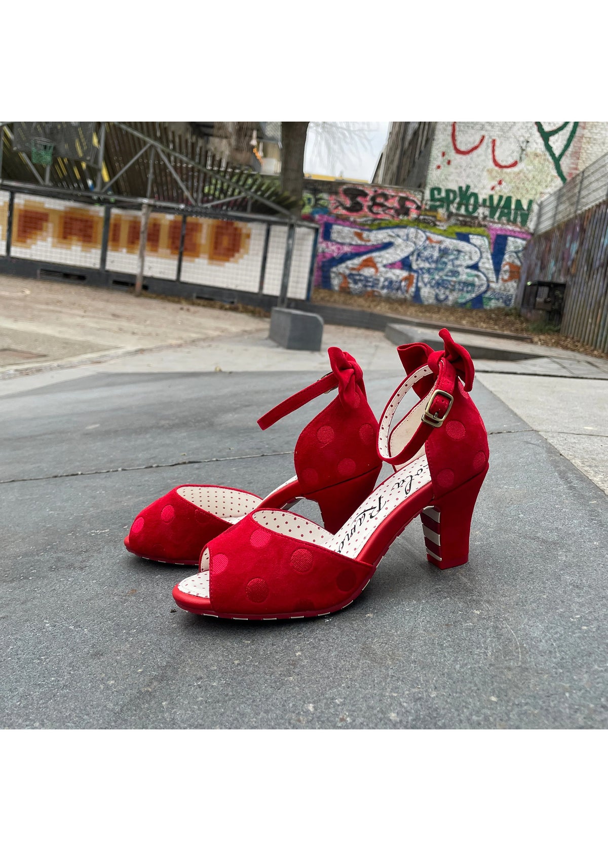 Korkokengät, sandaletit - Ava Valentine, punainen pilkullinen nahka