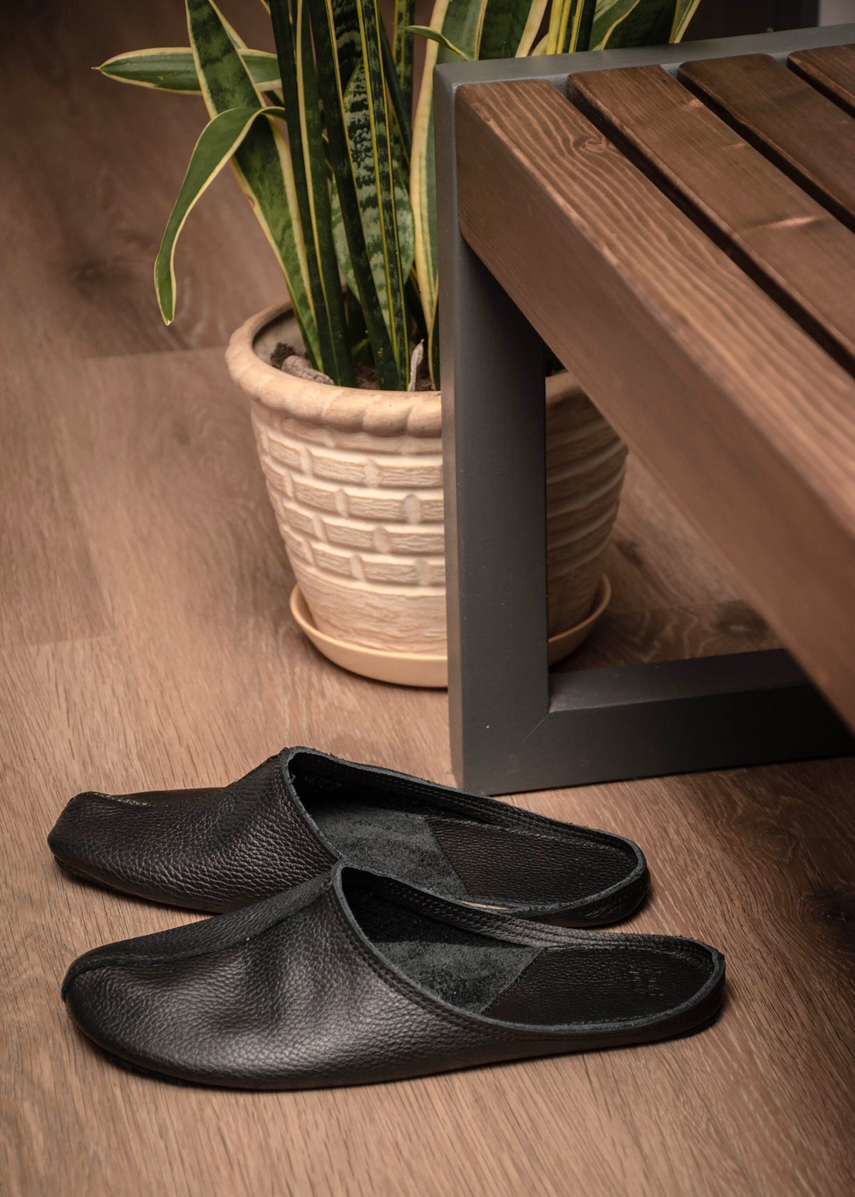 Sulbi-tohvelit - musta nahka