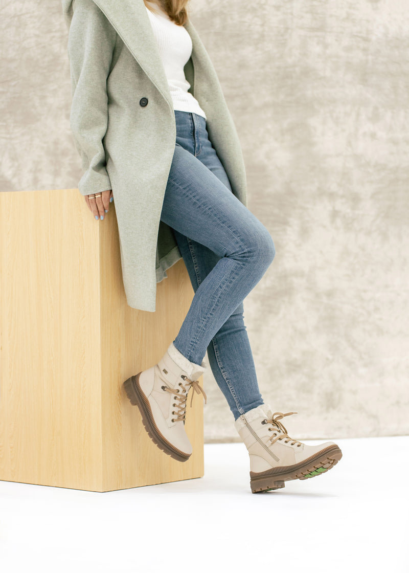 Winter ankle boots with friction sole - beige