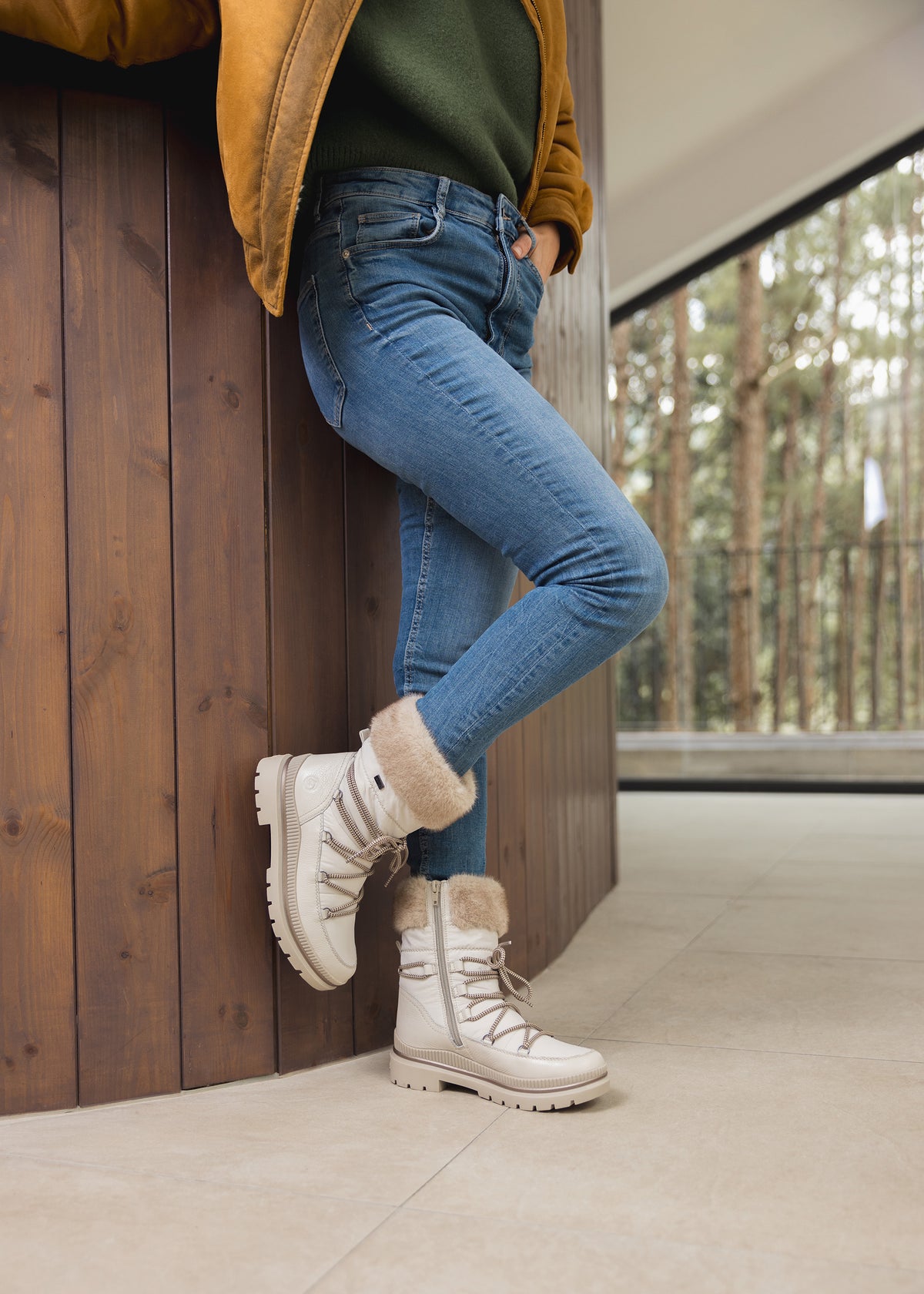 Winter ankle boots with friction sole - beige