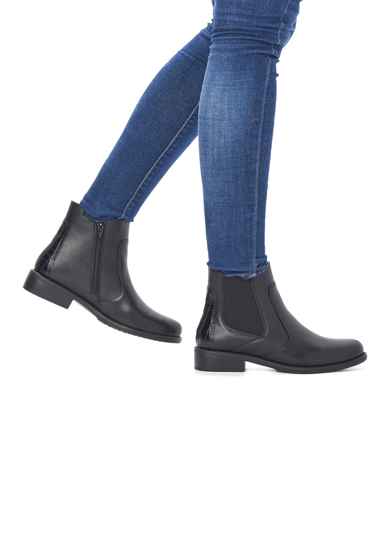 Chelsea ankle boots - black