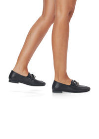 Loafers - svart toppläder, spänndekoration