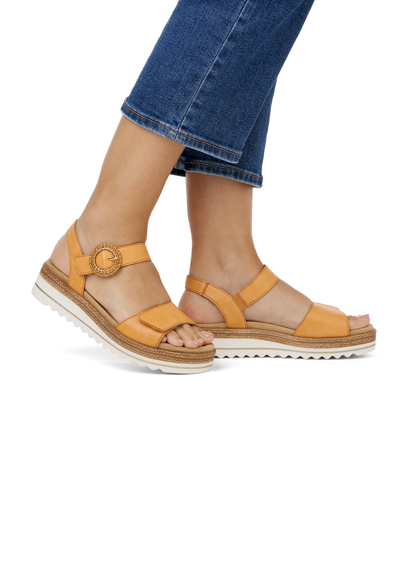 Sandaalit paksulla pohjalla - mandariininkeltainen, solkikoriste