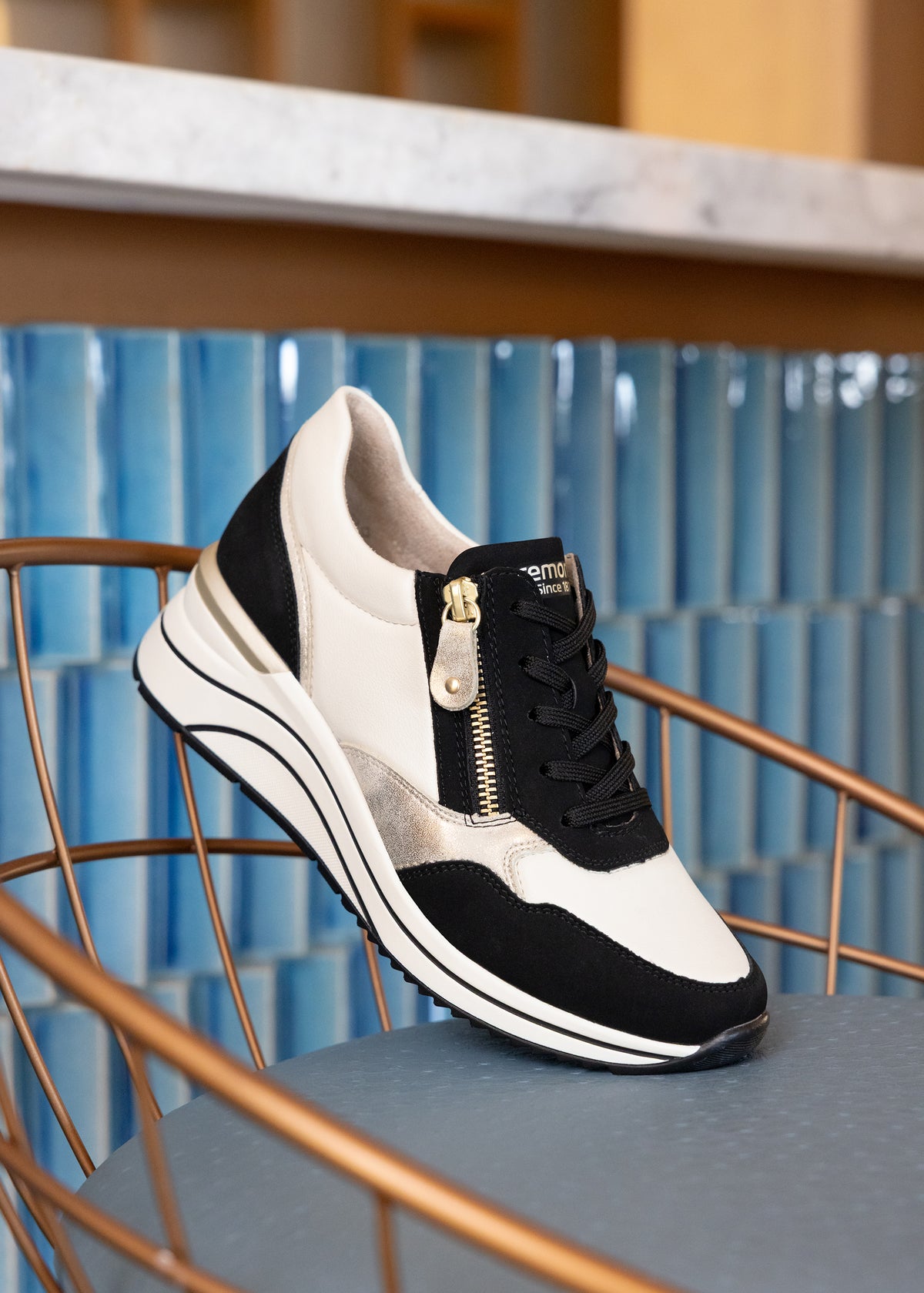 Kängor med kilklack - vit-beige-svart, vegansk