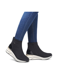 Allvädersankelboots med kilklack – svart textil, Remonte-TEX