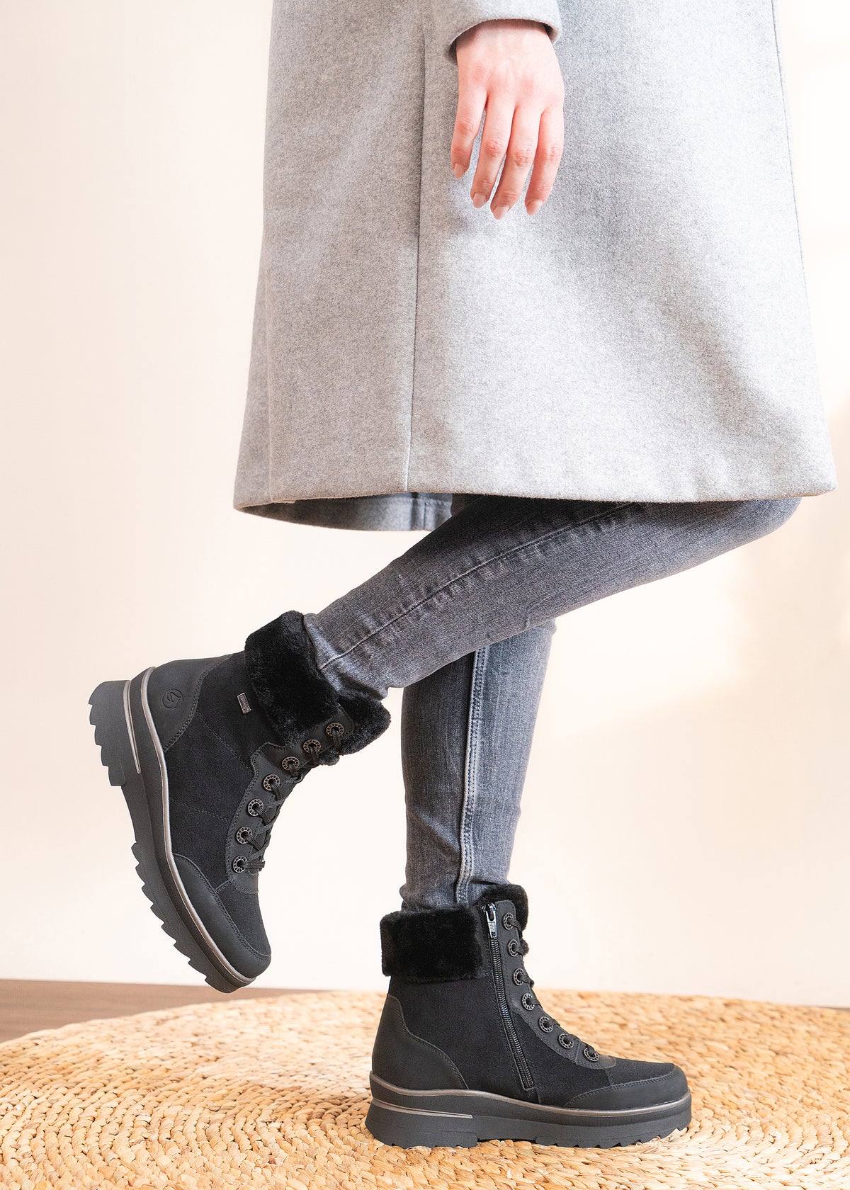 Lace-up winter ankle boots with grip sole - black leather, Remonte-TEX