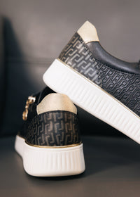 Tennarit - musta nahka, kultaiset yksityiskohdat, valkoinen pohja