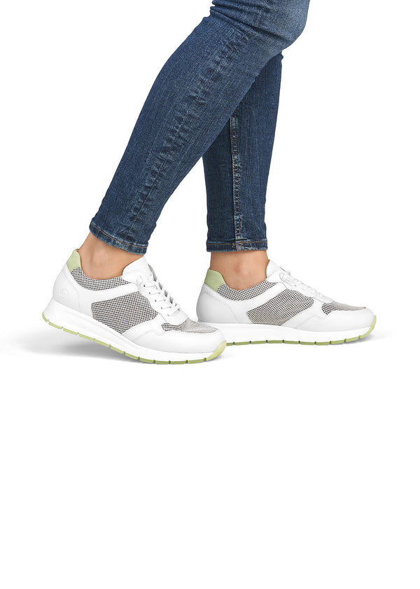 Sneakers med kilklack - vitt läder, nätväv, elastiska snören