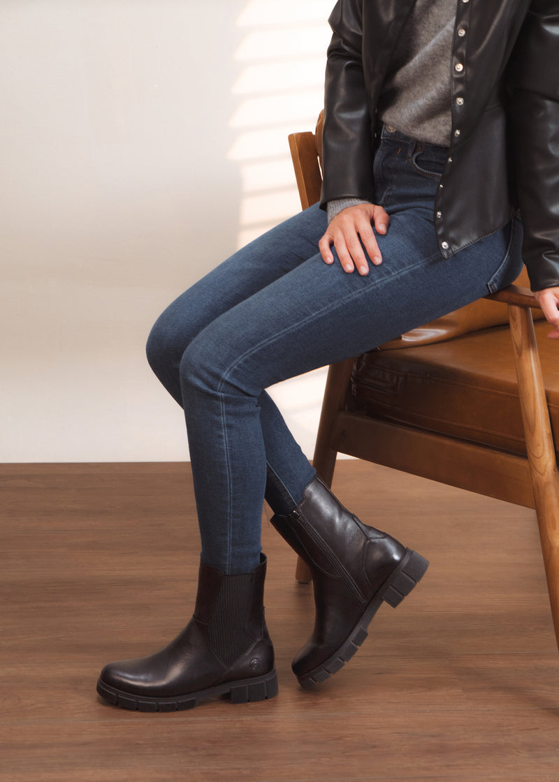 Chelseanilkkurit maiharipohjalla - musta nahka