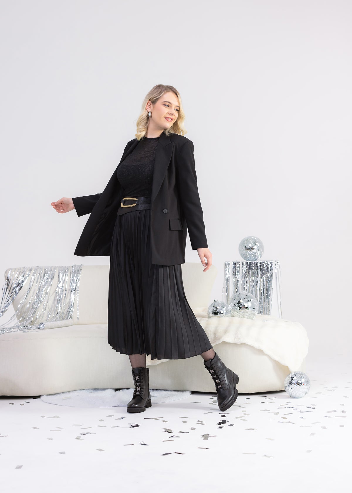 Maiharit - musta nahka, timanttikoristeet nauhoissa, Remonte-TEX