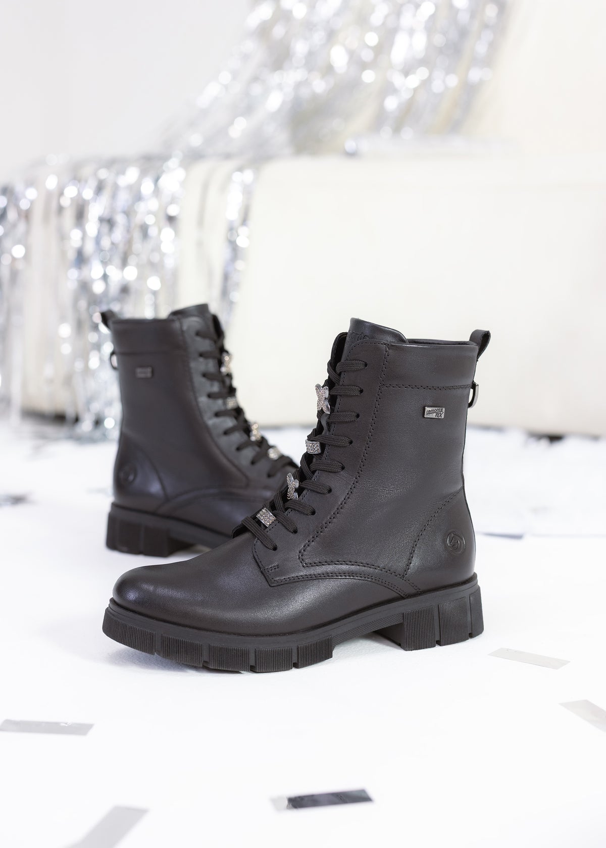 Maiharit - musta nahka, timanttikoristeet nauhoissa, Remonte-TEX