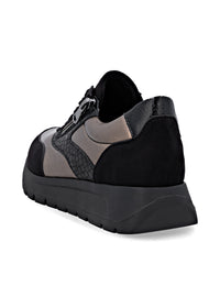 Tennarit pienellä kiilakorolla - mustat ja ruskeat sävyt, vegaaninen