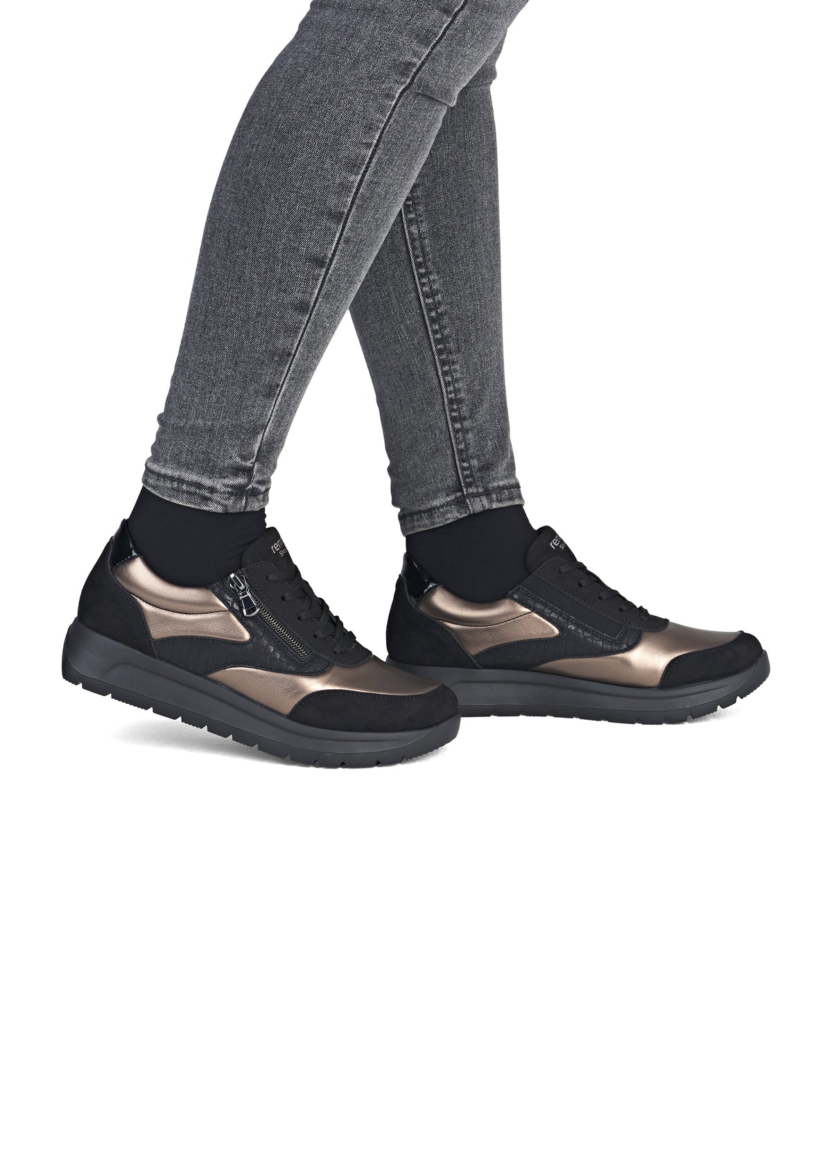 Tennarit pienellä kiilakorolla - mustat ja ruskeat sävyt, vegaaninen