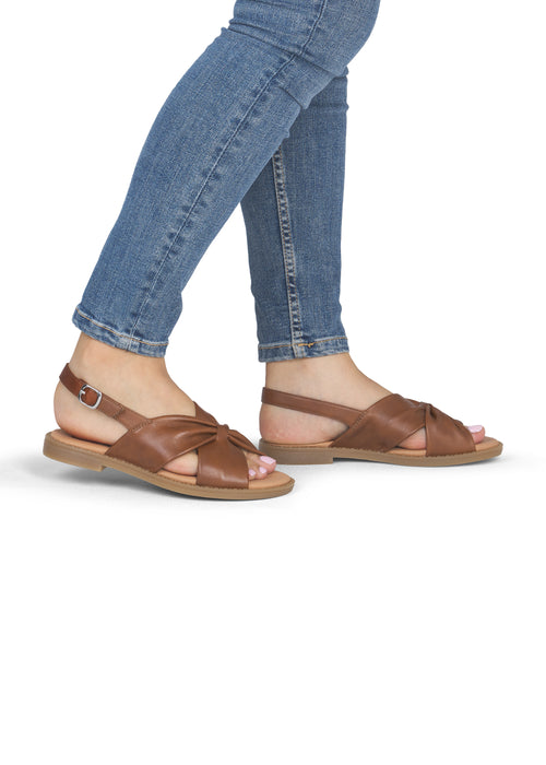 Matalat sandaalit leveillä remmeillä - ruskea nahka