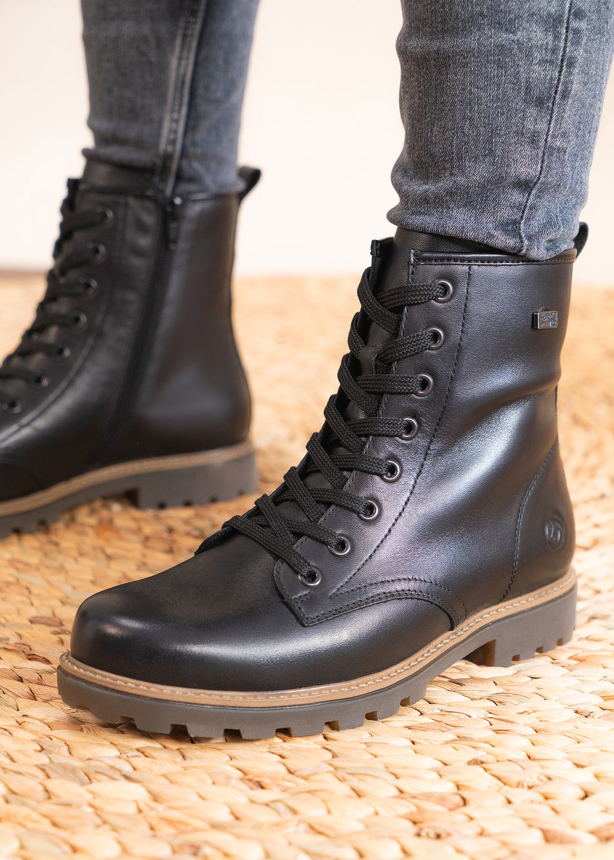 Nauhalliset nilkkurit - musta nahka, Remonte-TEX