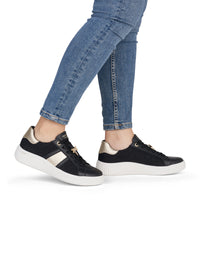 Sneakers med fjärilsdekoration - svart läder, gulddetaljer, vit sula