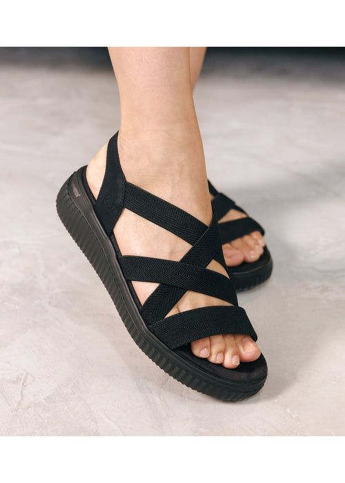 Sandaalit paksulla pohjalla - mustat joustavat remmit