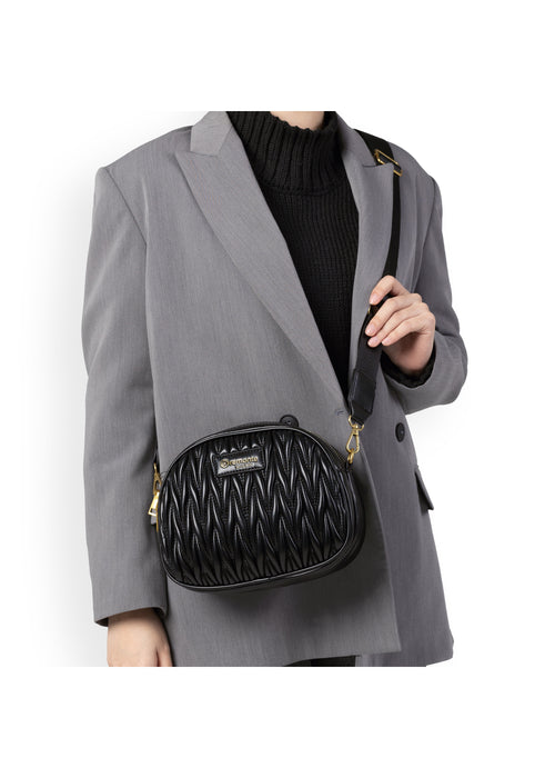 Naisten pieni olkalaukku - musta, musta-valkokuvioinen olkahihna