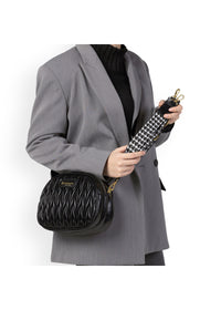 Naisten pieni olkalaukku - musta, musta-valkokuvioinen olkahihna